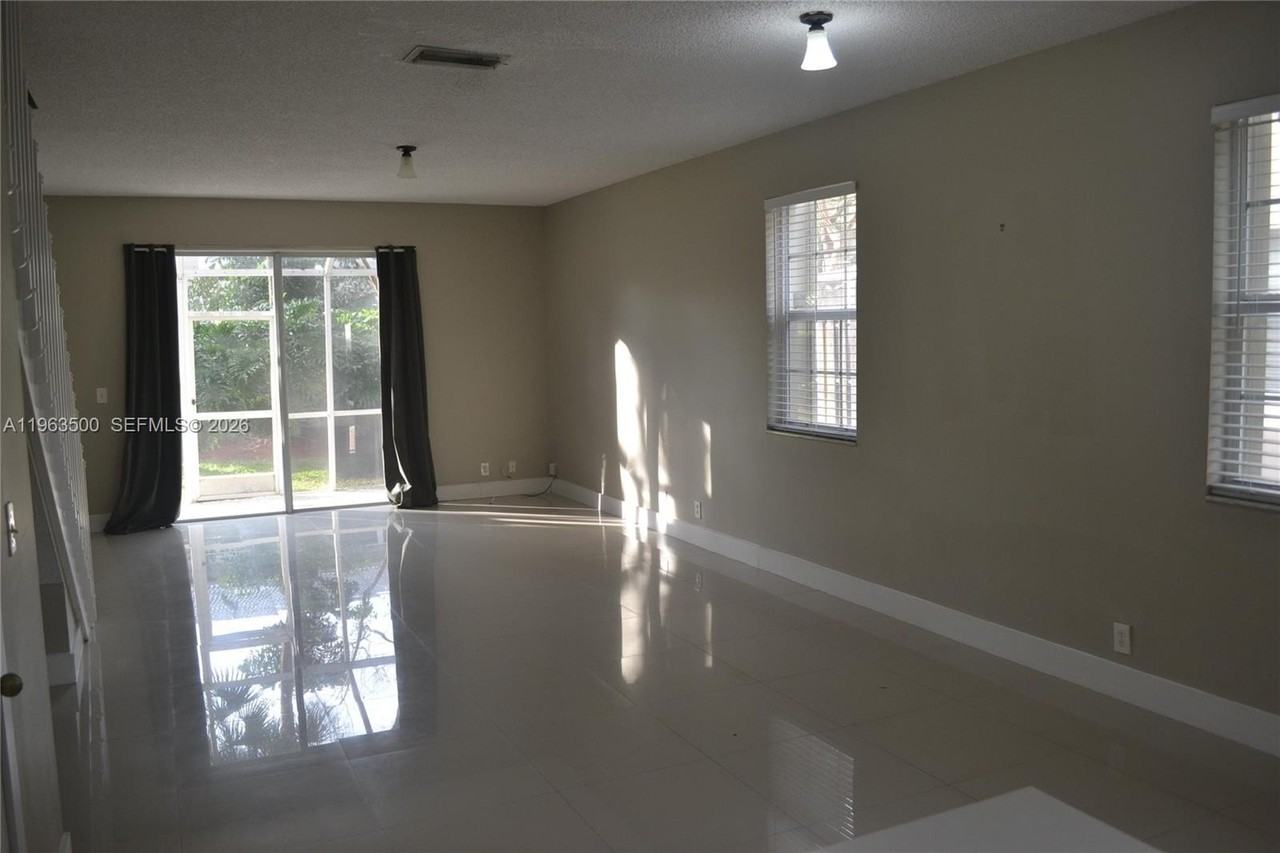 1935 Madeira Dr #1935 - Photo 4 of 26