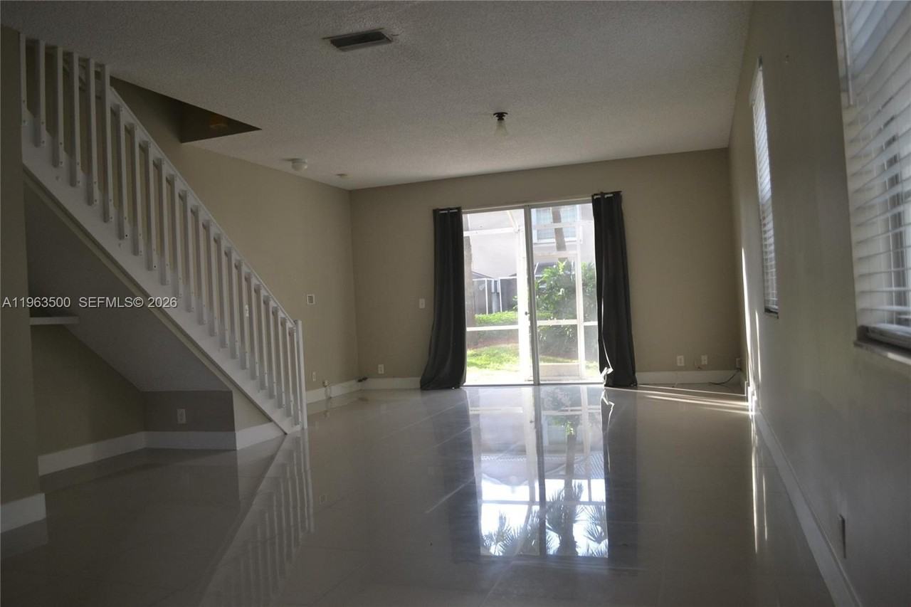 1935 Madeira Dr #1935 - Photo 5 of 26