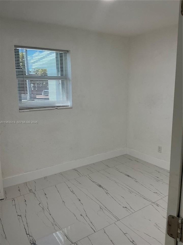 14821 Sw 104th Ave #0 - Photo 6 of 11