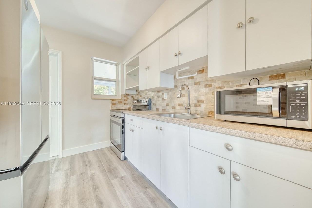 2798 Sw 32nd Ave #2798 - Photo 2 of 24