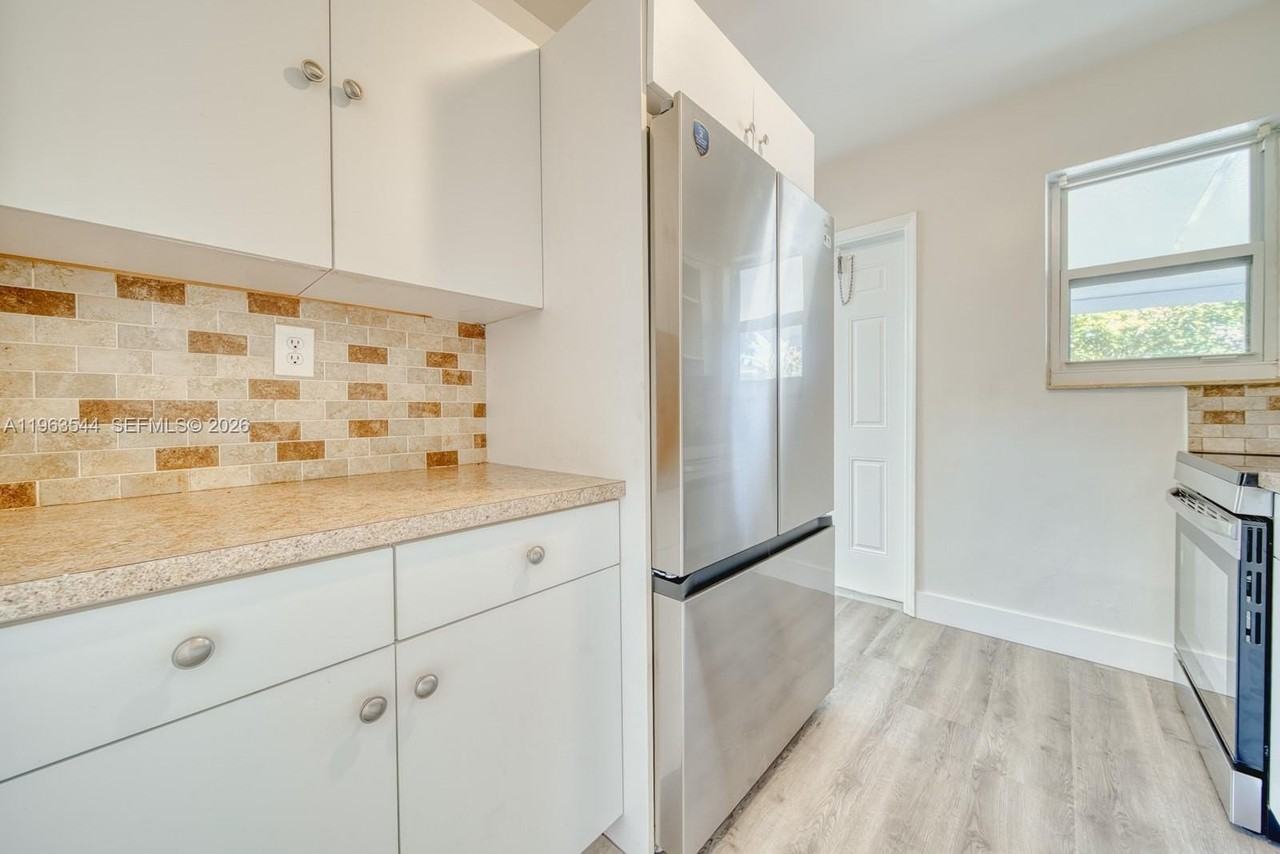 2798 Sw 32nd Ave #2798 - Photo 3 of 24