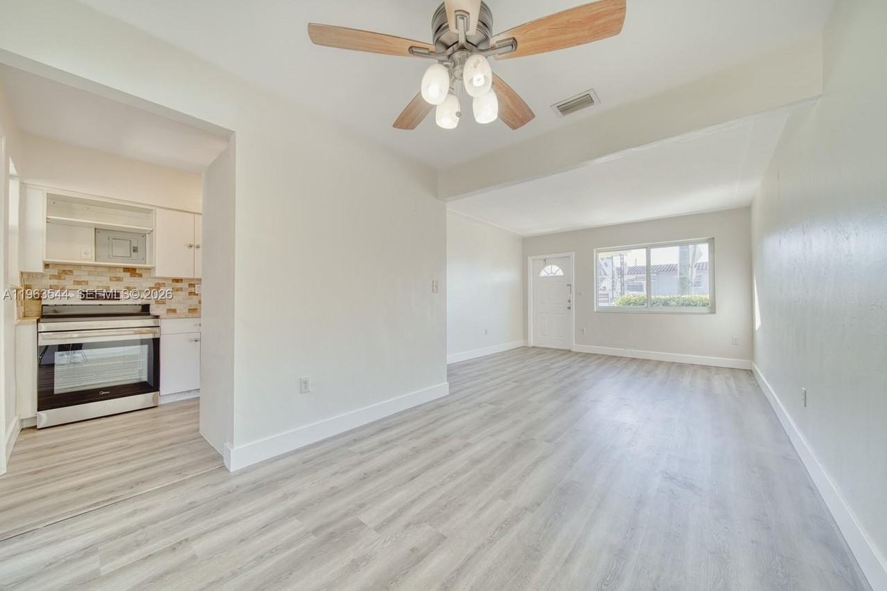 2798 Sw 32nd Ave #2798 - Photo 5 of 24