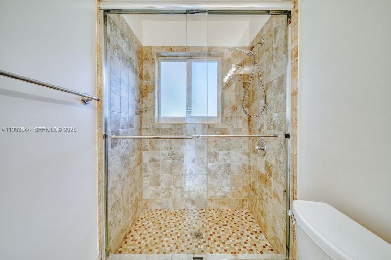 2798 Sw 32nd Ave #2798 - Photo 7 of 24