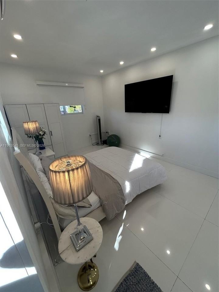 8000 Sw 19th St - Photo 4 of 13