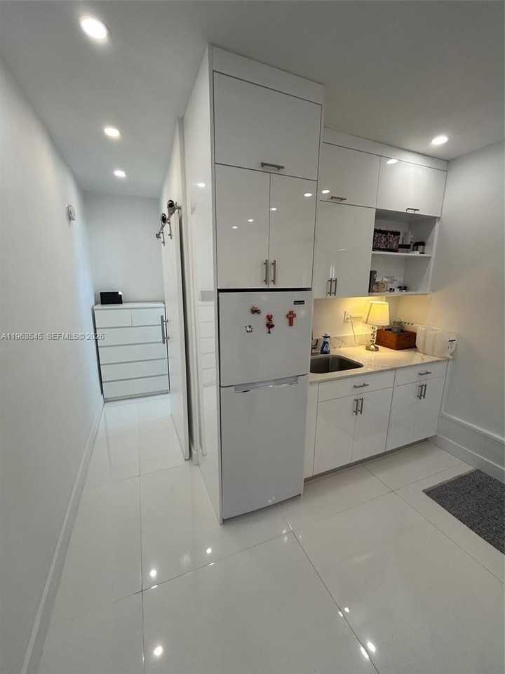 8000 Sw 19th St - Photo 7 of 13