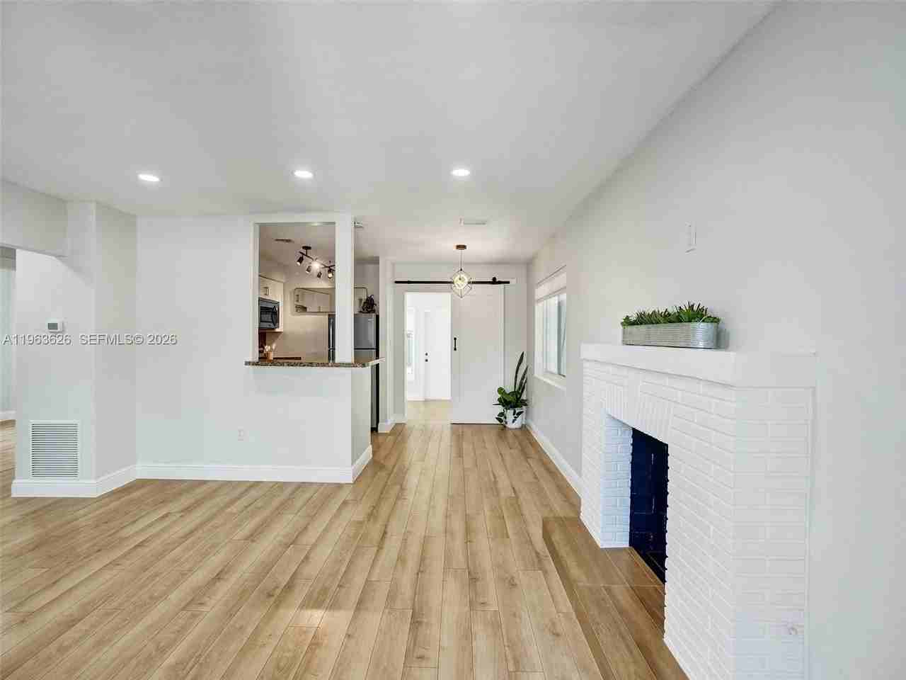 1713 Ne 15th Ave - Photo 6 of 38