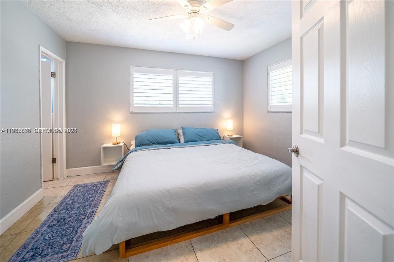 1501 Sw 35th Ter - Photo 6 of 22