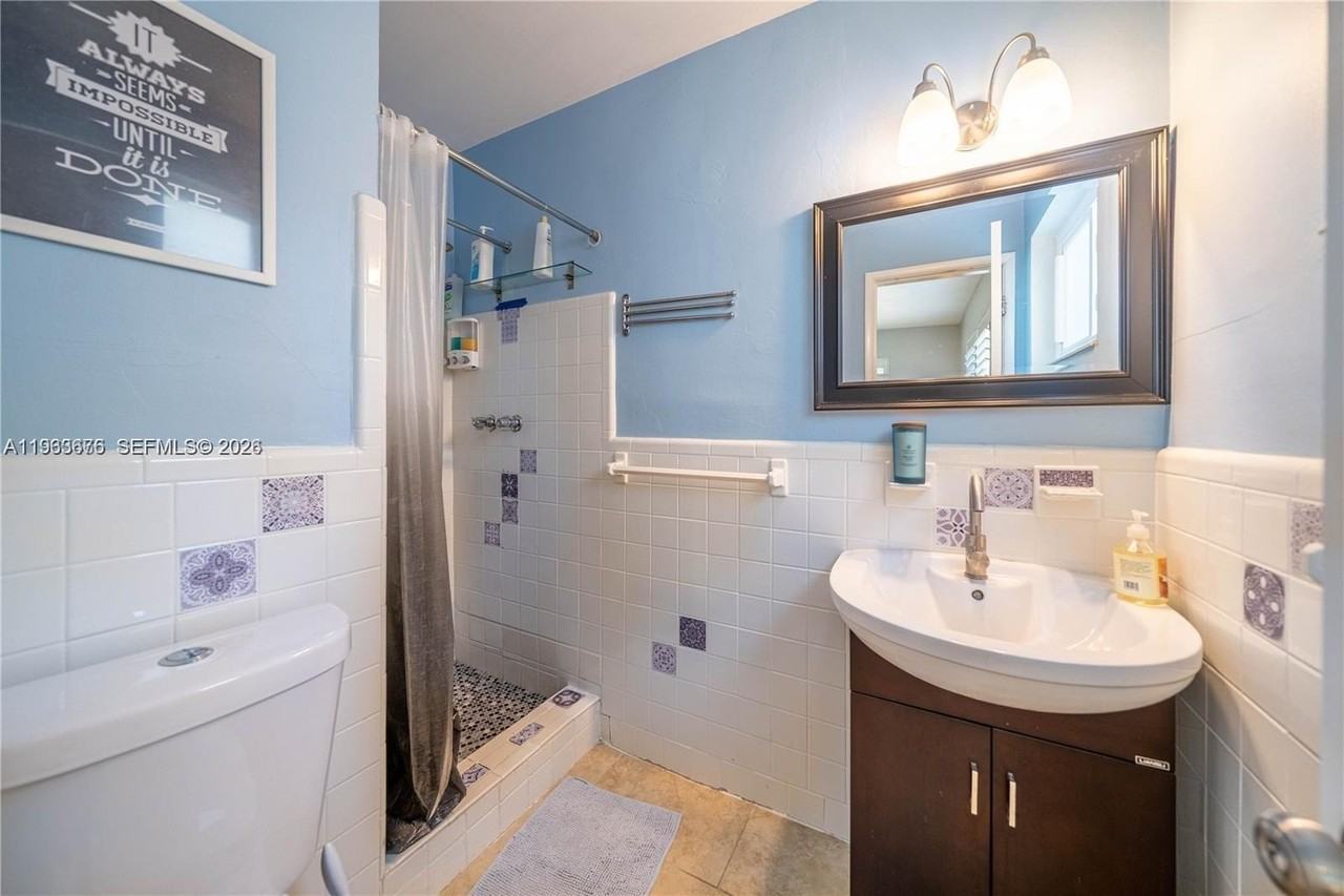 1501 Sw 35th Ter - Photo 7 of 22