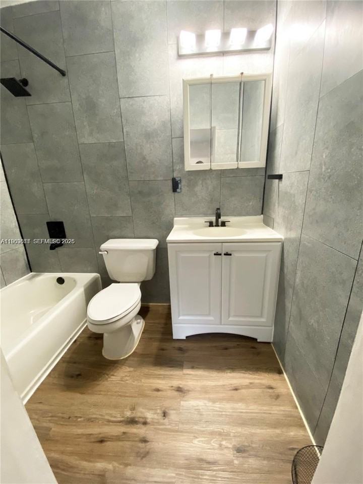 705 Ne 87th St #A - Photo 2 of 7