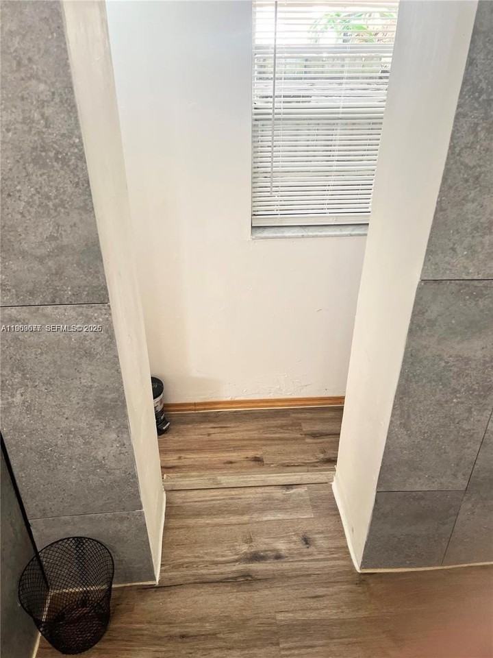 705 Ne 87th St #A - Photo 4 of 7