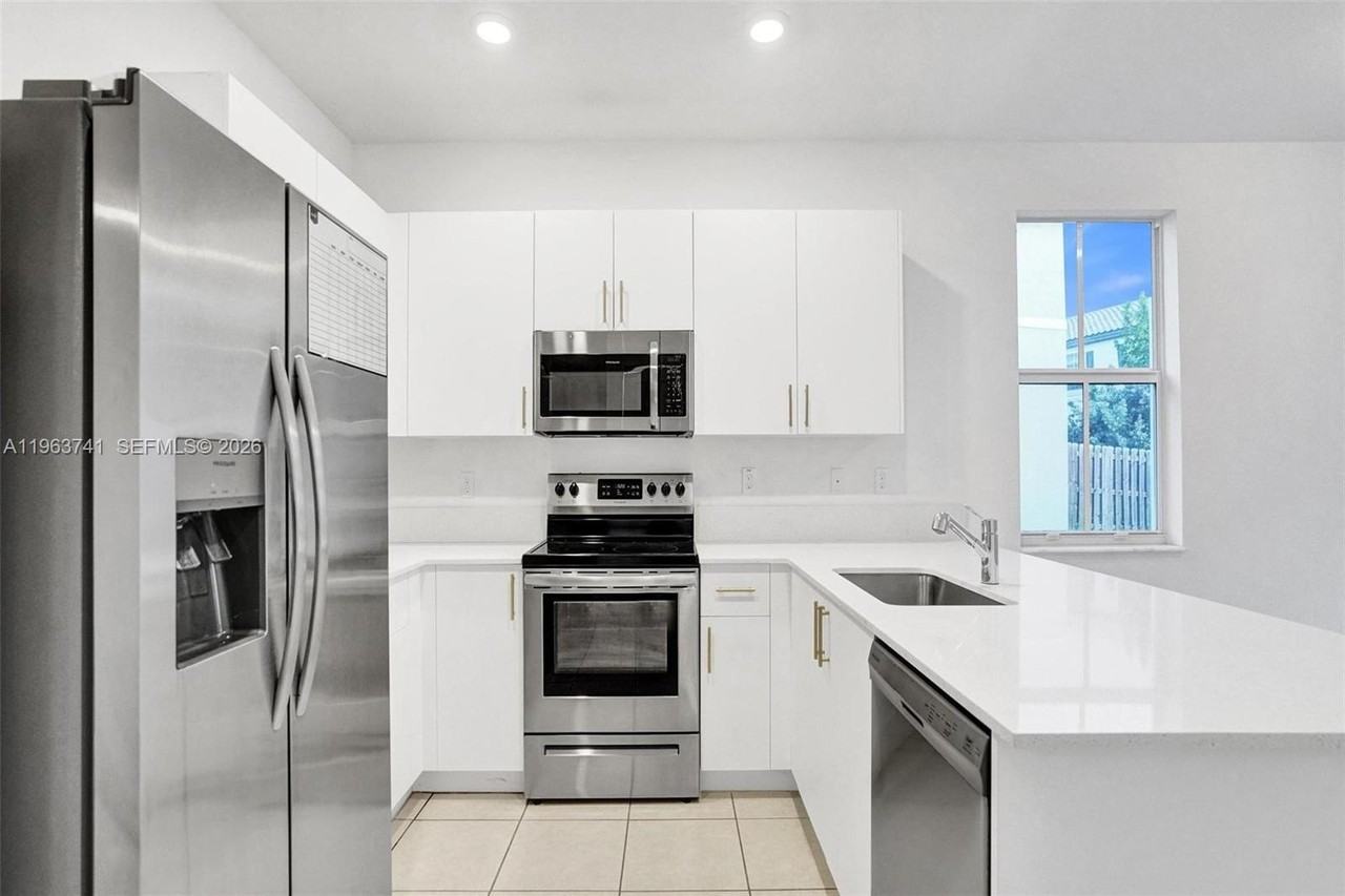 11920 Nw 47th Mnr - Photo 5 of 30