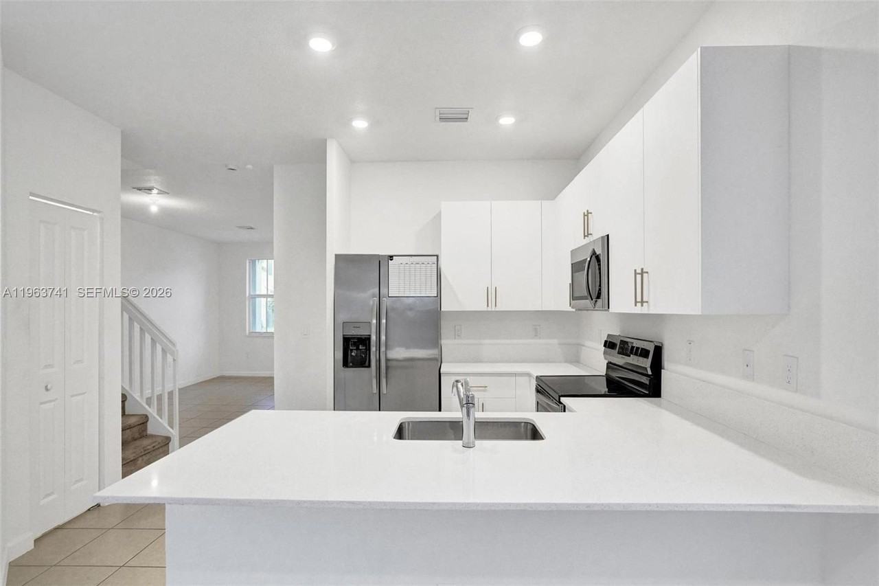 11920 Nw 47th Mnr - Photo 6 of 30