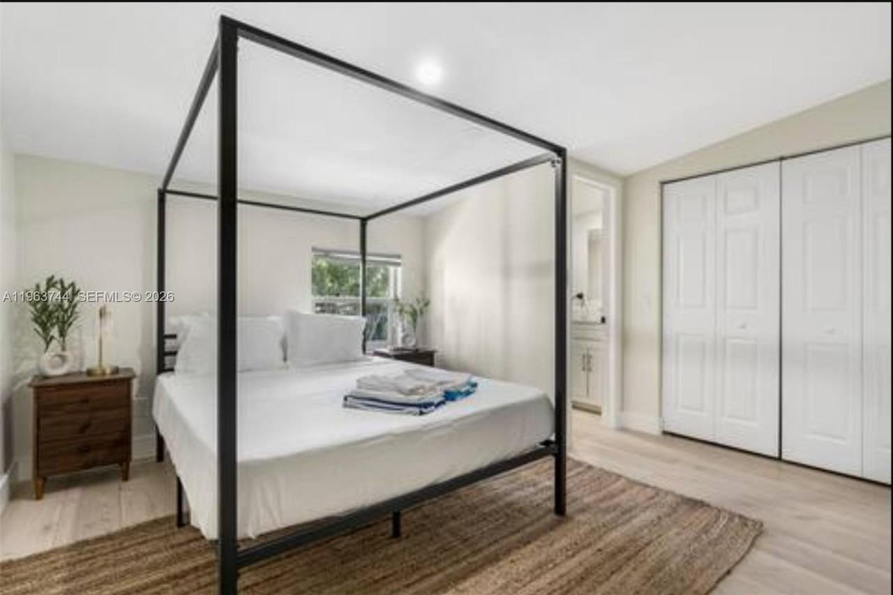 601 Sw 17th St #1-4 - Photo 2 of 7