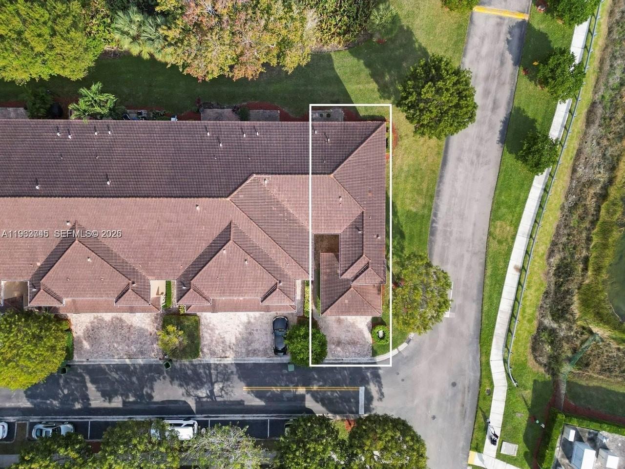 2467 Se 19th St - Photo 2 of 43