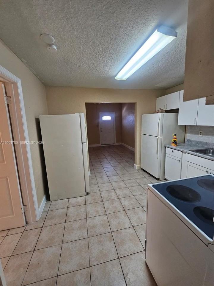 2990 Sw 15th Ave #2990 - Photo 3 of 21