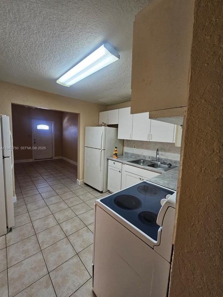 2990 Sw 15th Ave #2990 - Photo 5 of 21