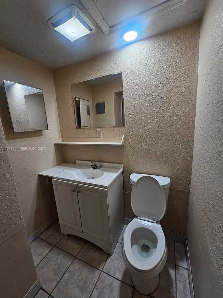 2990 Sw 15th Ave #2990 - Photo 6 of 21