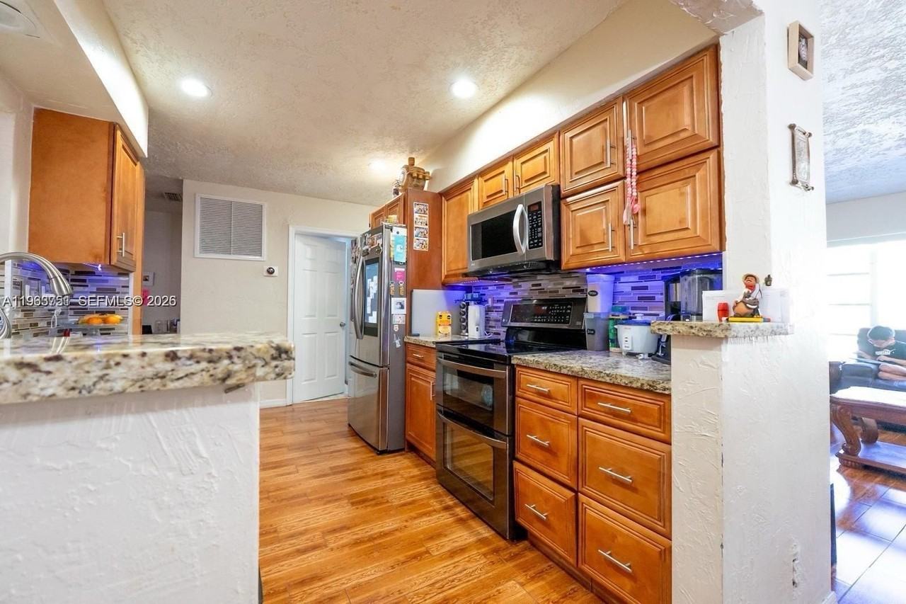 9906 Westwood Dr - Photo 2 of 4