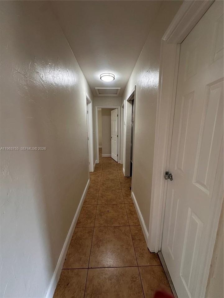 180 Penn Way - Photo 2 of 4