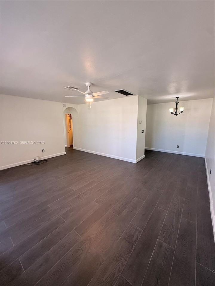 5230 Sw 116th Ave #1 - Photo 4 of 11