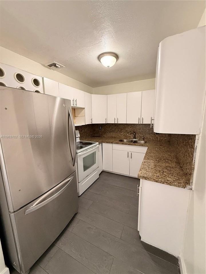 5230 Sw 116th Ave #1 - Photo 5 of 11