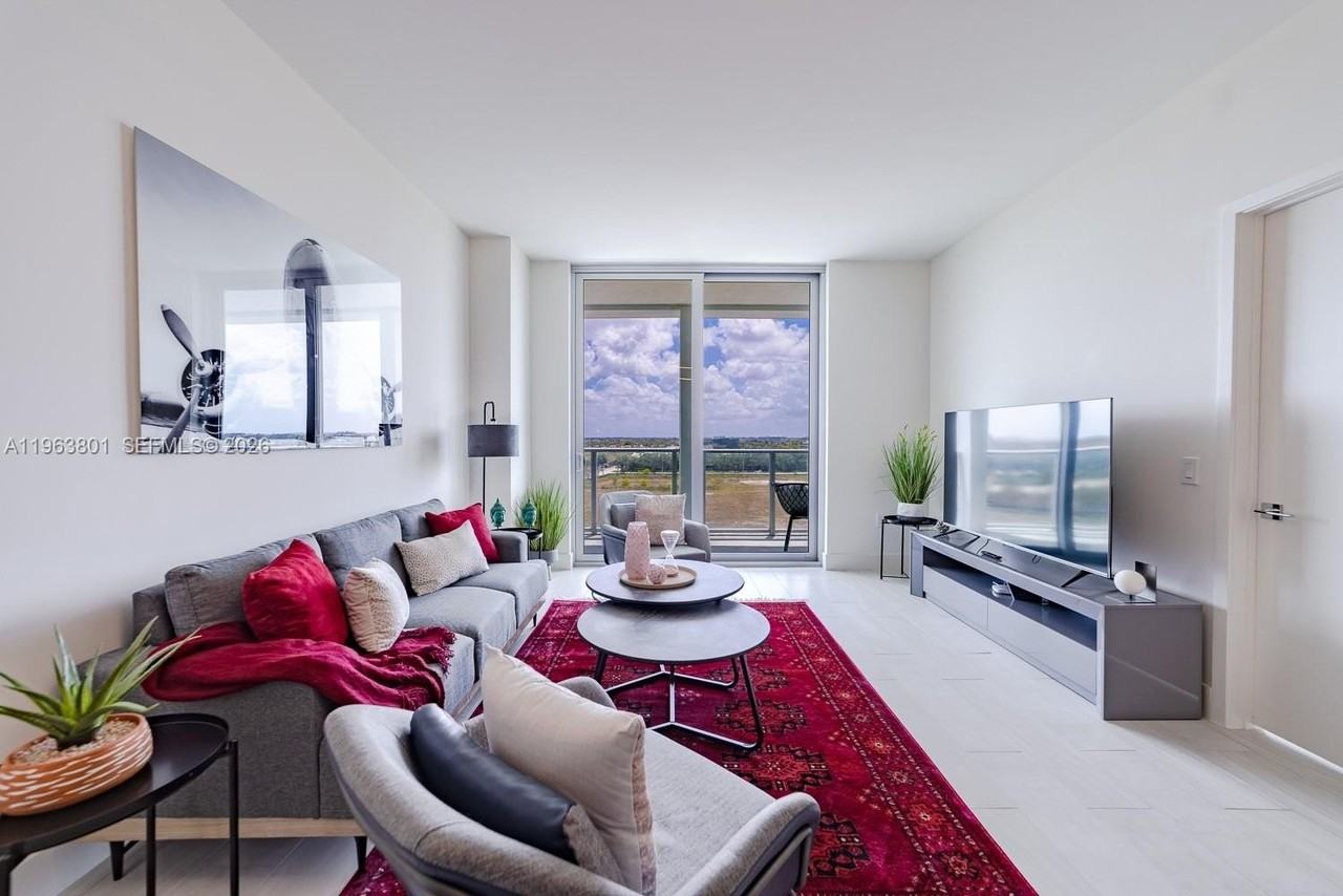 2000 Metropica Way #806