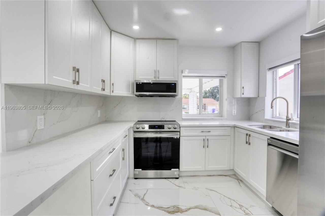 3305 Sw 2nd St #A - Photo 6 of 18