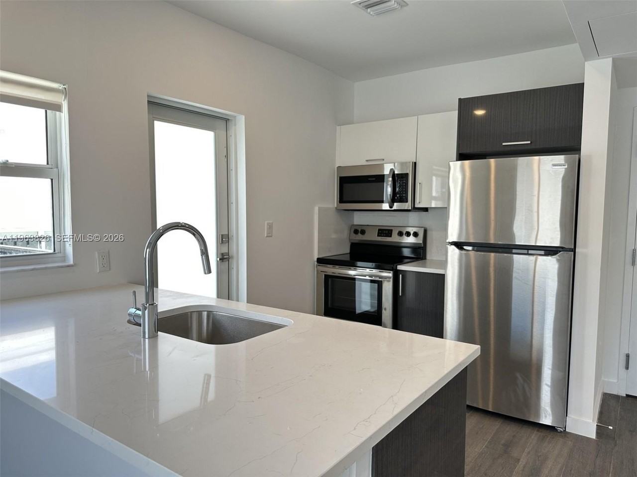 1560 Euclid Ave #05 - Photo 4 of 9