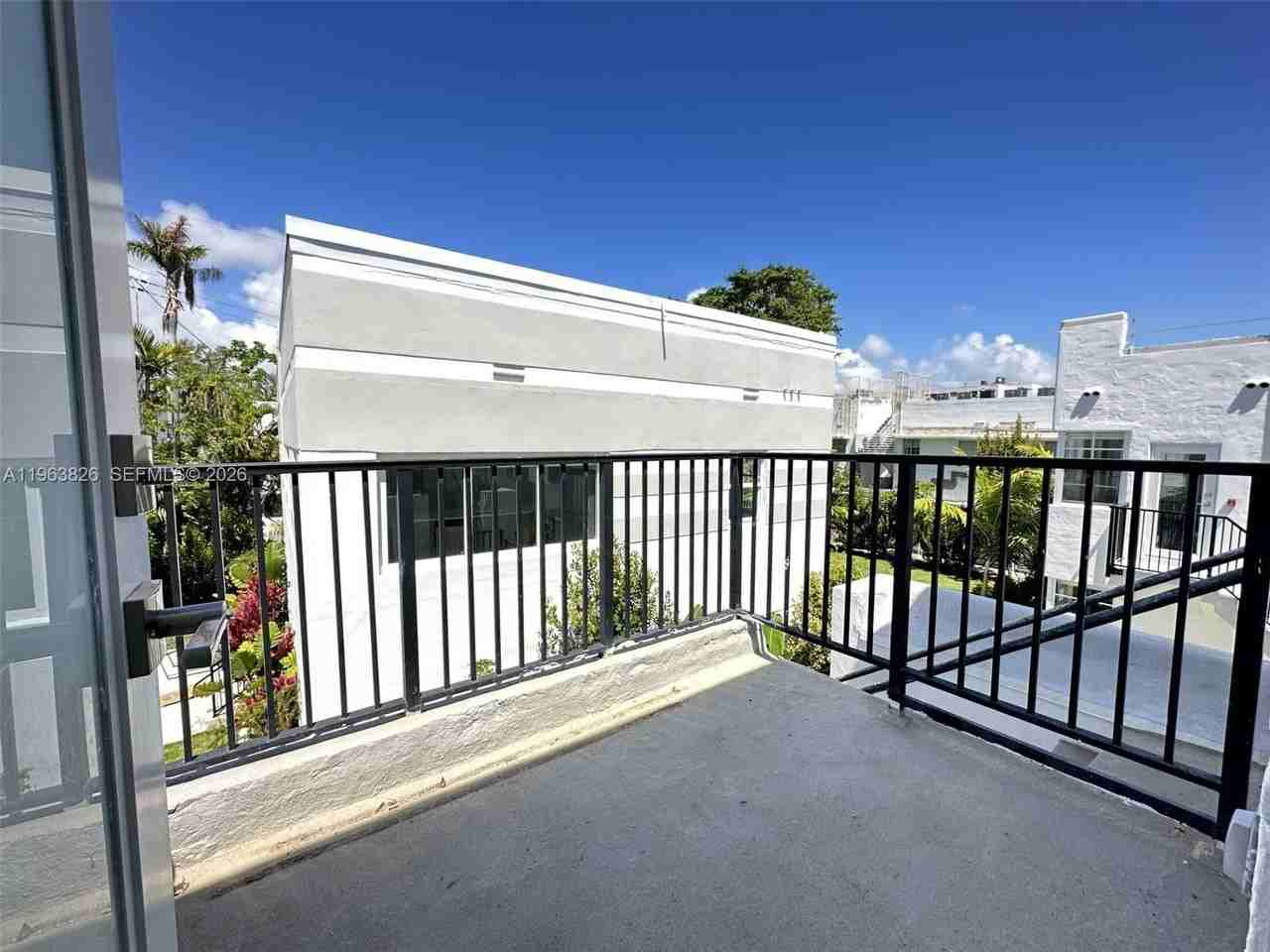 1560 Euclid Ave #05 - Photo 6 of 9