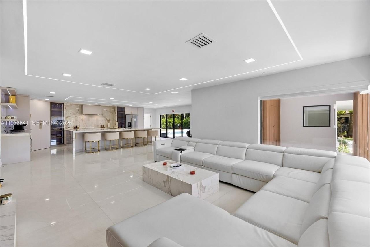 1117 Adams St - Photo 7 of 50