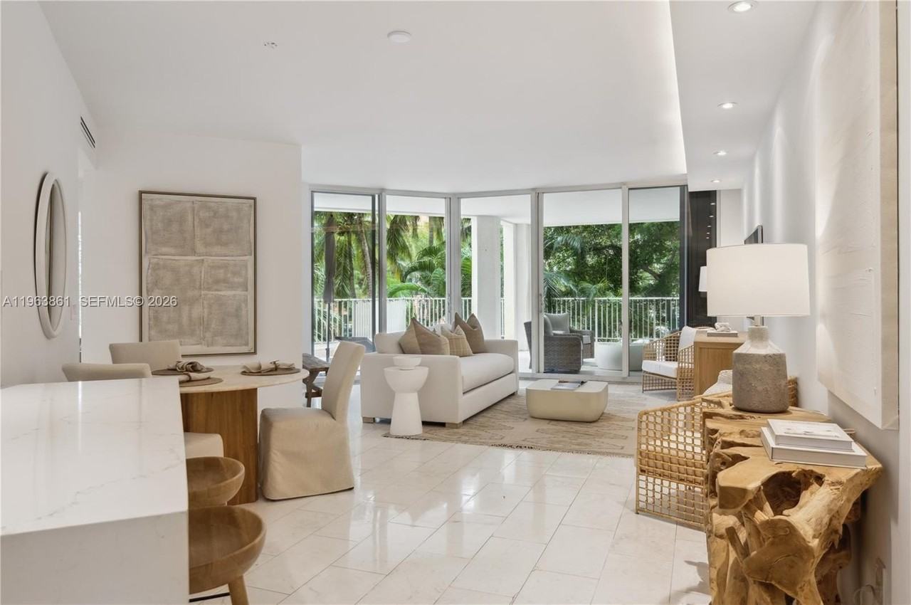 715 Crandon Blvd #206