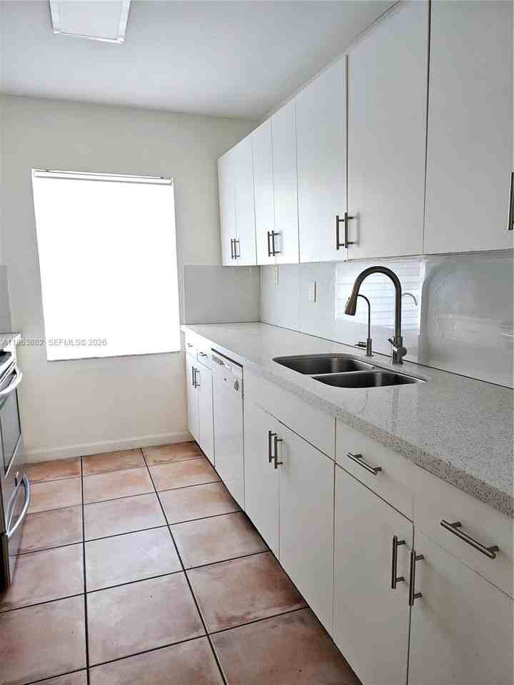 4907 Sw 137th Ct - Photo 3 of 11