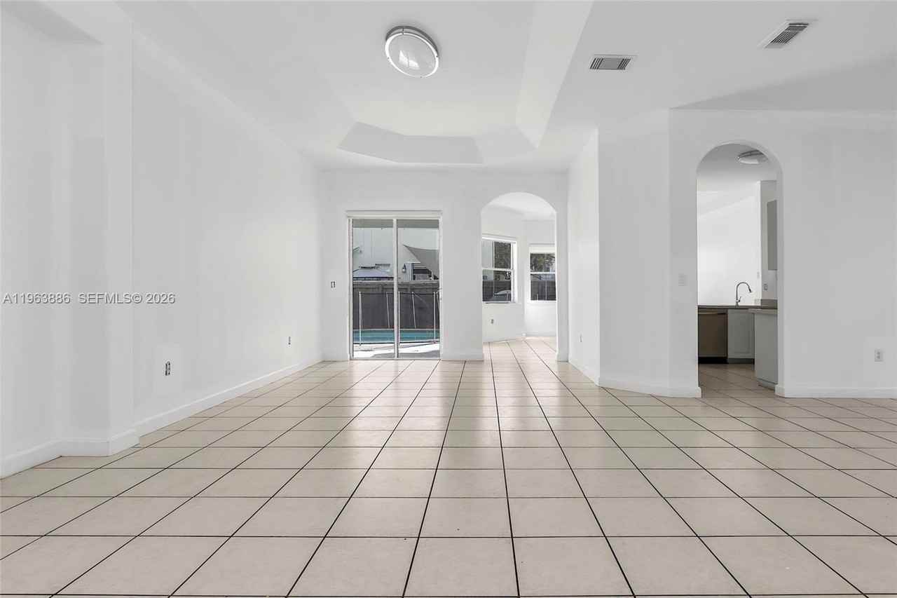 11270 Nw 48th Ter #11270 - Photo 6 of 43