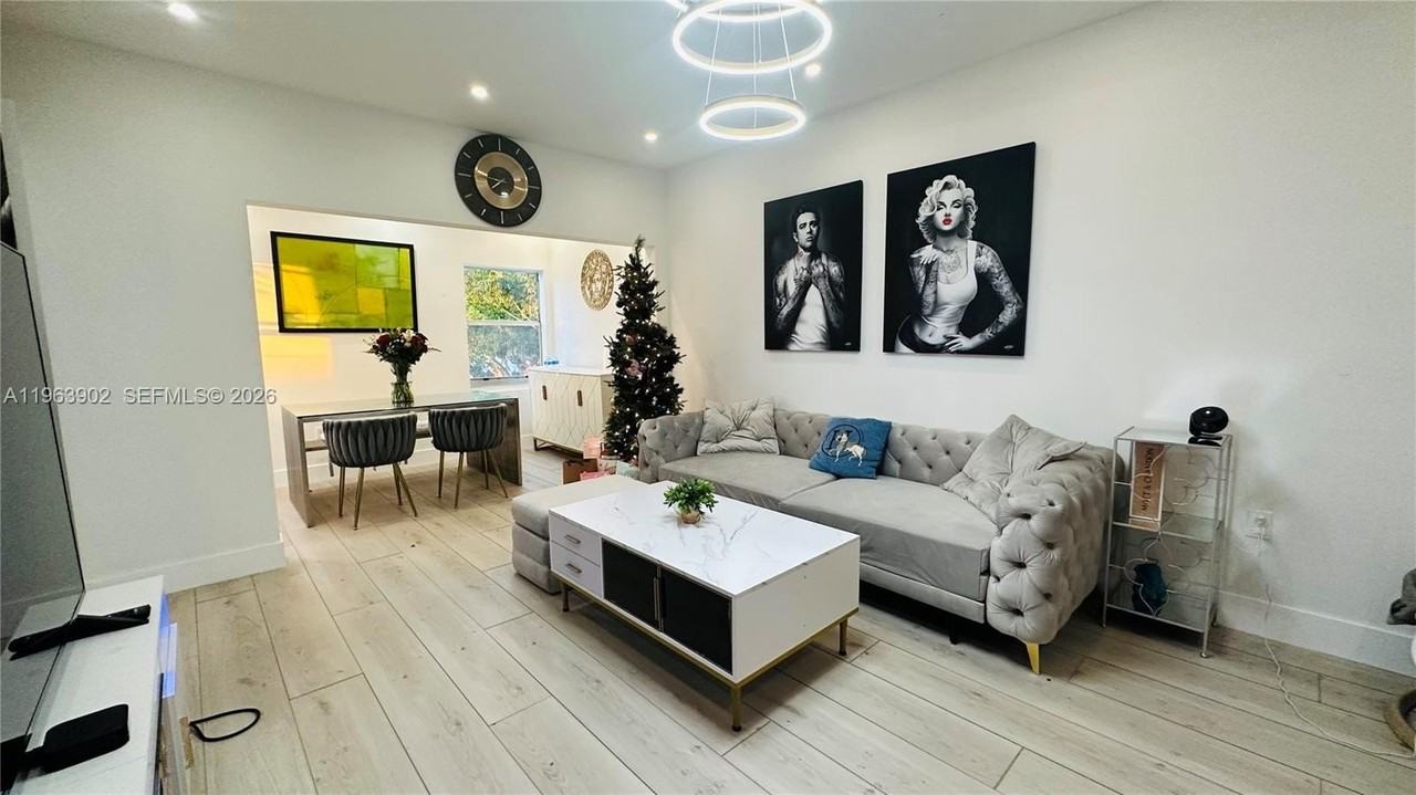 1668 Sw 20th St #2 - Photo 3 of 35