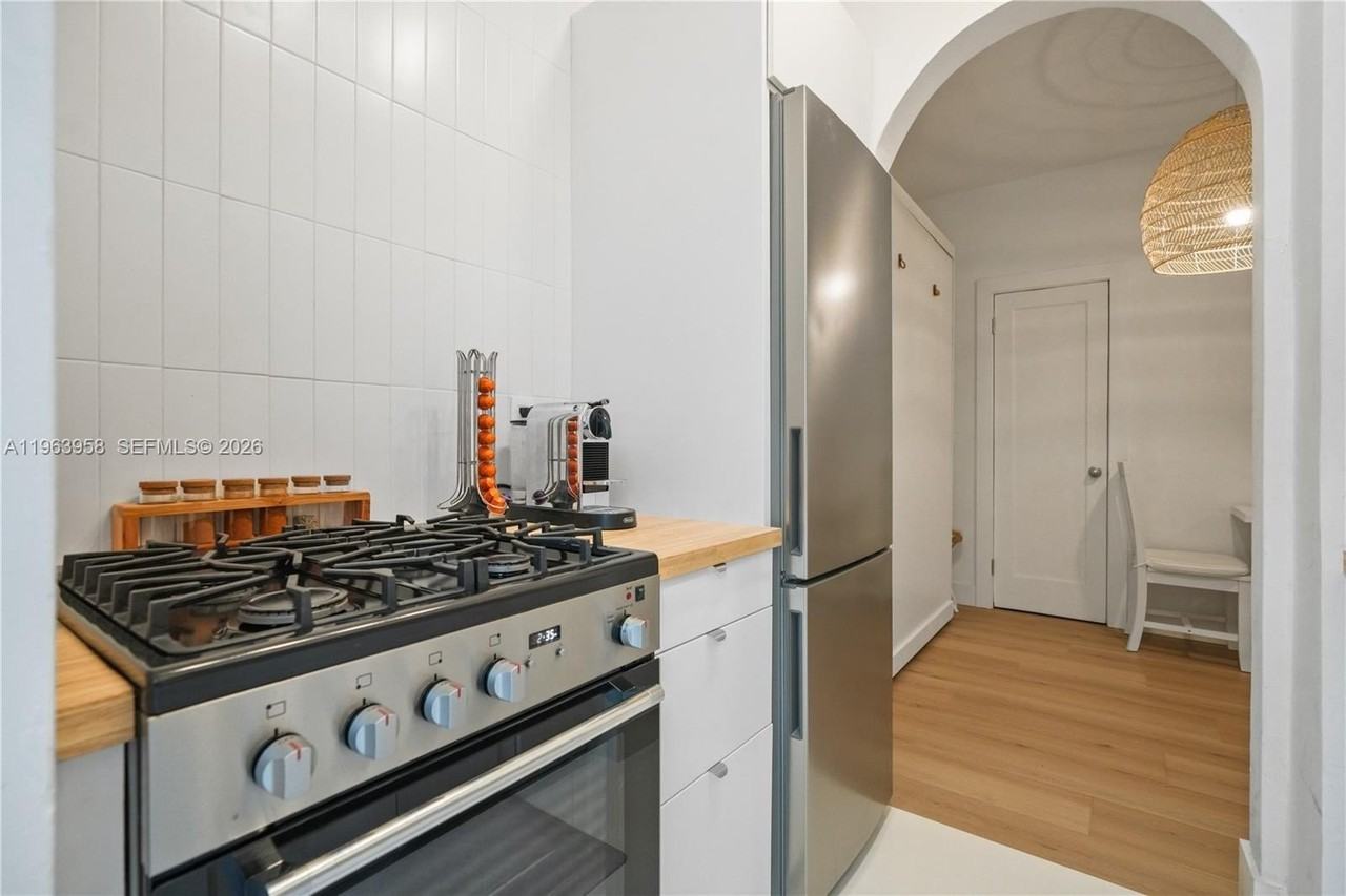 750 Espanola Way #6 - Photo 4 of 11