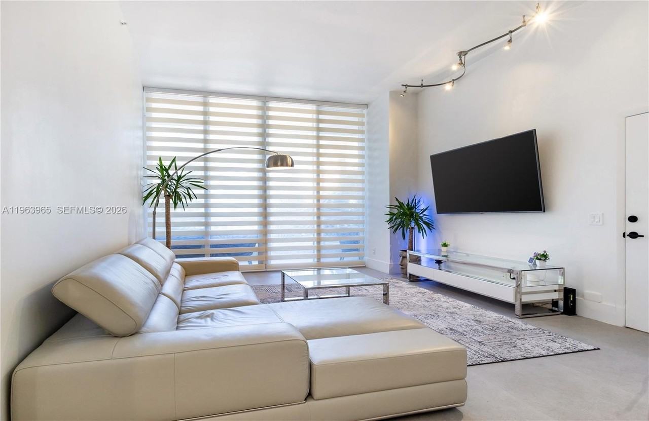 21205 Ne 37th Ave #304 - Photo 7 of 41