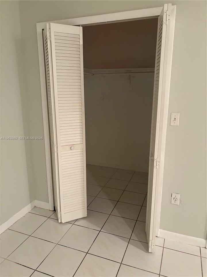 4051 Nw 5th St #1 - Photo 3 of 4