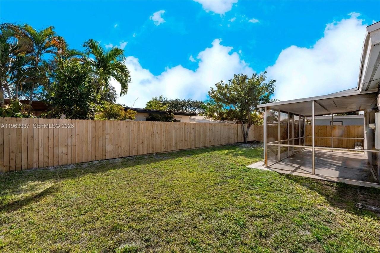 621 N 70th Way #0 - Photo 5 of 49