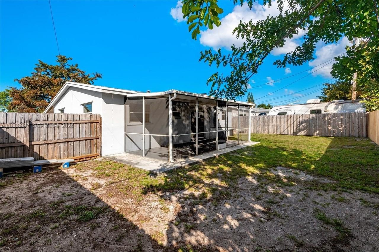 621 N 70th Way #0 - Photo 7 of 49