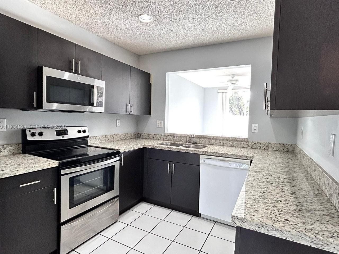 9900 Nw 43rd Ter - Photo 4 of 18