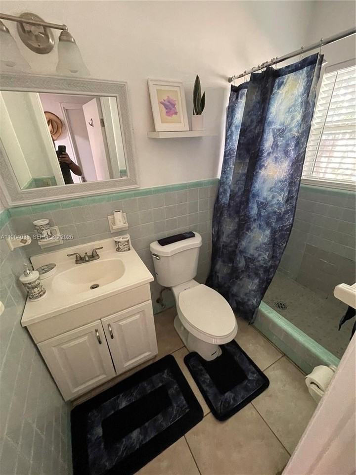 1717 Ne 12th St #5 - Photo 5 of 13