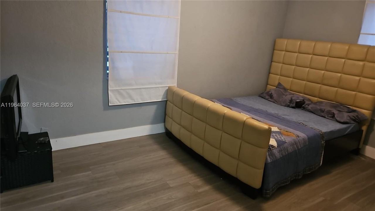 2530 Nw 17th St - Photo 3 of 16