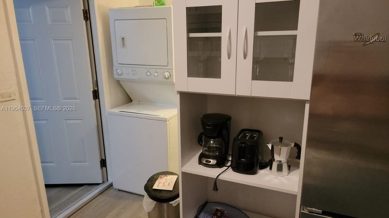 2530 Nw 17th St - Photo 6 of 16