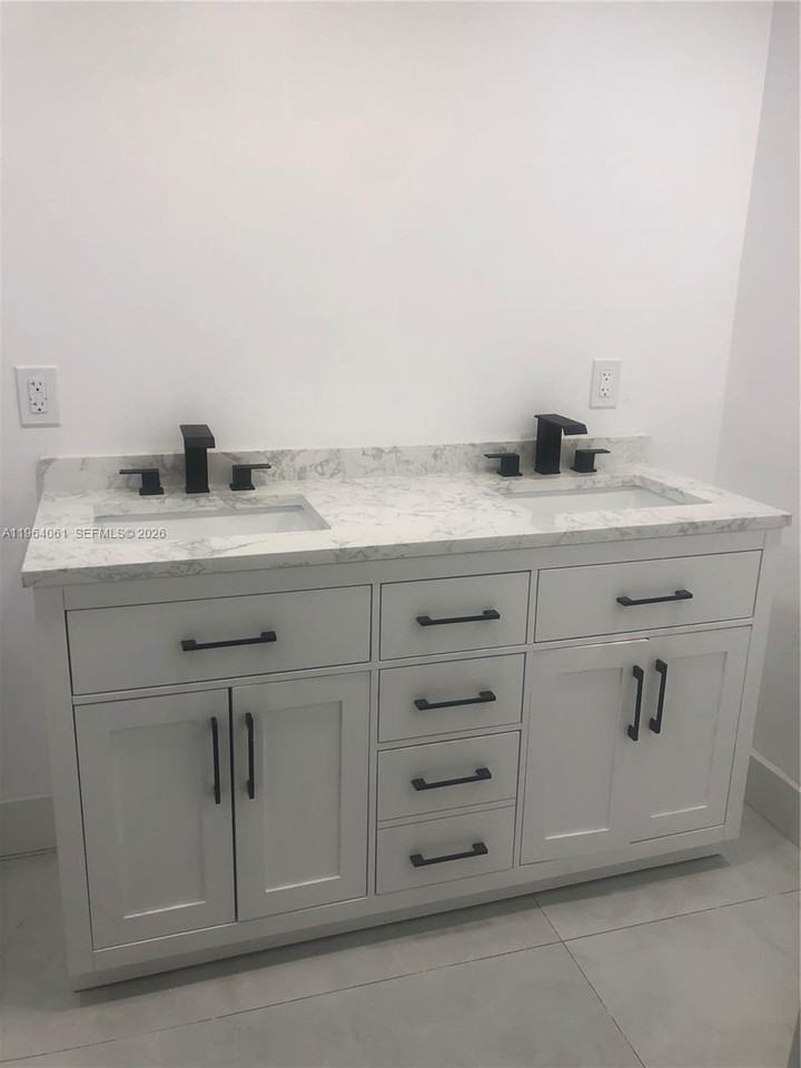 10185 Collins Ave #209 - Photo 3 of 6