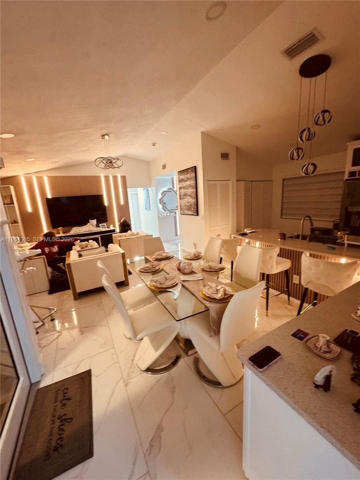 11761 Nw 12th St - Photo 3 of 31