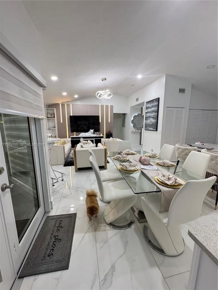 11761 Nw 12th St - Photo 4 of 31