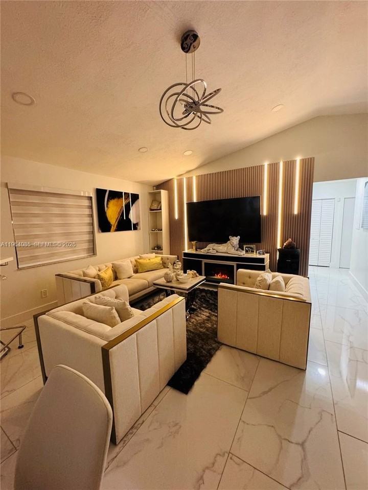 11761 Nw 12th St - Photo 6 of 31