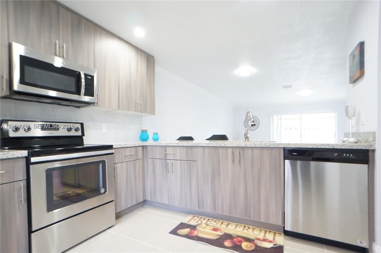 610 Nw 108th Ter - Photo 2 of 37