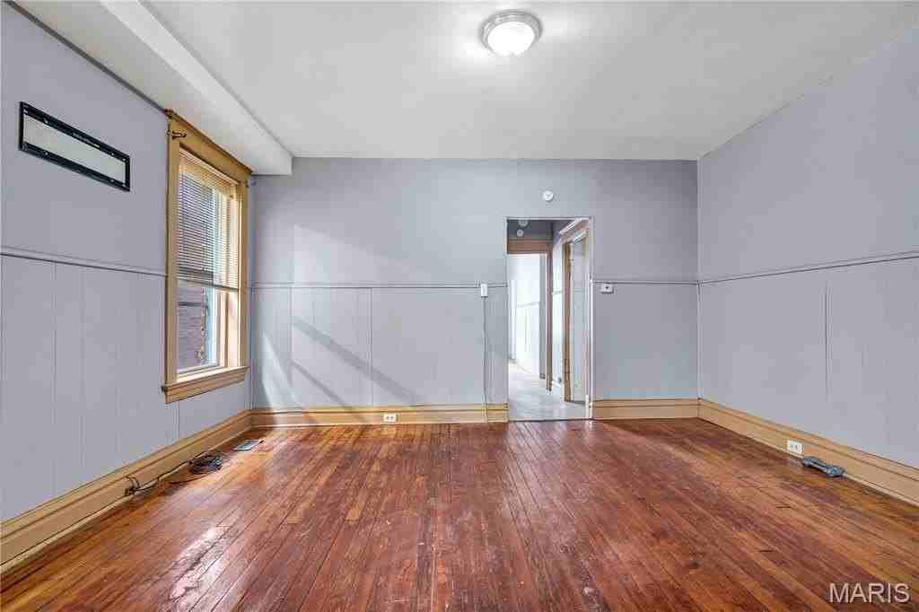 2207 Angelica St - Photo 4 of 15