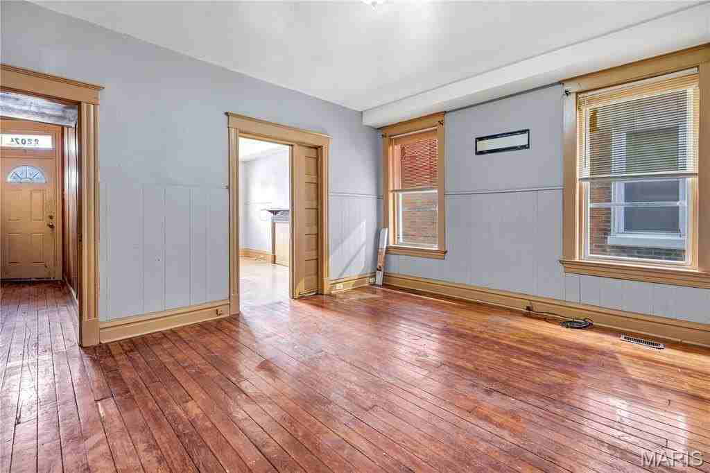 2207 Angelica St - Photo 6 of 15